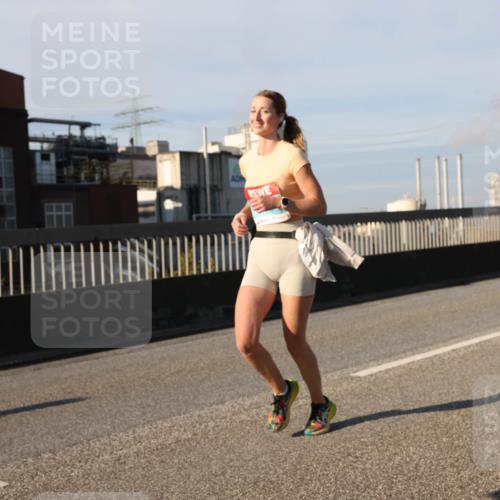 03.10.2025 - Köhlbrandbrückenlauf Lena Gebhardt http://msf.ph/oto/9137982 03.10.2025 09:55:47 Position 2  meine-sportfotos.de