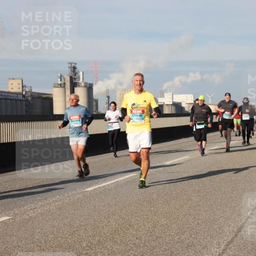 03.10.2025 - Köhlbrandbrückenlauf Lena Gebhardt http://msf.ph/oto/9138016 03.10.2025 09:55:49 Position 2 2122, 1922 meine-sportfotos.de