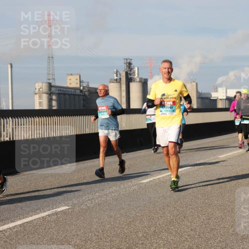 03.10.2025 - Köhlbrandbrückenlauf Lena Gebhardt http://msf.ph/oto/9138025 03.10.2025 09:55:50 Position 2 22, 1523, 1922 meine-sportfotos.de