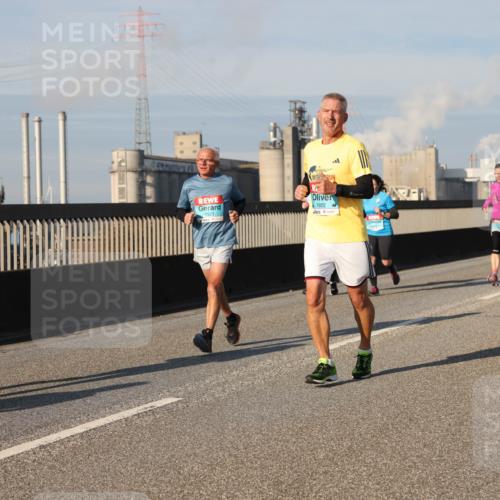 03.10.2025 - Köhlbrandbrückenlauf Lena Gebhardt http://msf.ph/oto/9138036 03.10.2025 09:55:50 Position 2 2122, 1523, 1922 meine-sportfotos.de