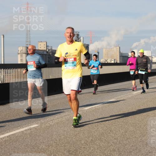 03.10.2025 - Köhlbrandbrückenlauf Lena Gebhardt http://msf.ph/oto/9138043 03.10.2025 09:55:51 Position 2 1523, 1922 meine-sportfotos.de