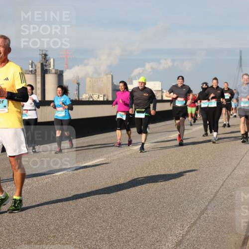 03.10.2025 - Köhlbrandbrückenlauf Lena Gebhardt http://msf.ph/oto/9138046 03.10.2025 09:55:51 Position 2 1523, 1922 meine-sportfotos.de