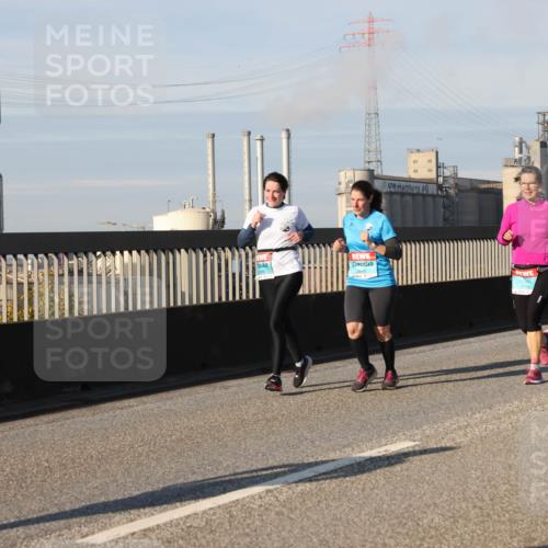 03.10.2025 - Köhlbrandbrückenlauf Lena Gebhardt http://msf.ph/oto/9138075 03.10.2025 09:55:53 Position 2 44211, 3465 meine-sportfotos.de