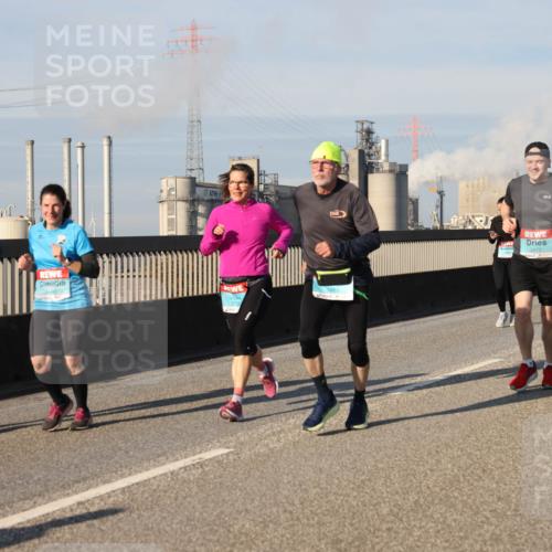 03.10.2025 - Köhlbrandbrückenlauf Lena Gebhardt http://msf.ph/oto/9138089 03.10.2025 09:55:53 Position 2 3469, 3470, 3471 meine-sportfotos.de