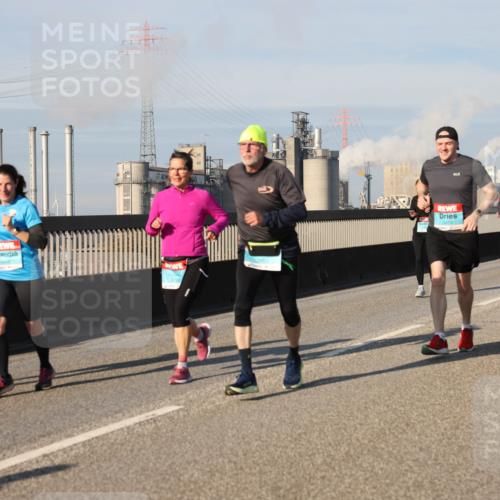 03.10.2025 - Köhlbrandbrückenlauf Lena Gebhardt http://msf.ph/oto/9138091 03.10.2025 09:55:53 Position 2  meine-sportfotos.de
