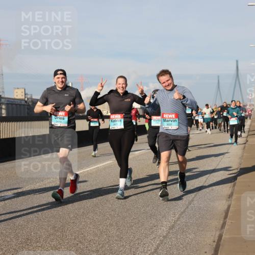 03.10.2025 - Köhlbrandbrückenlauf Lena Gebhardt http://msf.ph/oto/9138105 03.10.2025 09:55:55 Position 2 3470, 3471, 3037 meine-sportfotos.de