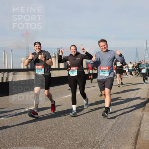 03.10.2025 - Köhlbrandbrückenlauf Lena Gebhardt http://msf.ph/oto/9138110 03.10.2025 09:55:55 Position 2 3470, 3471, 3037 meine-sportfotos.de