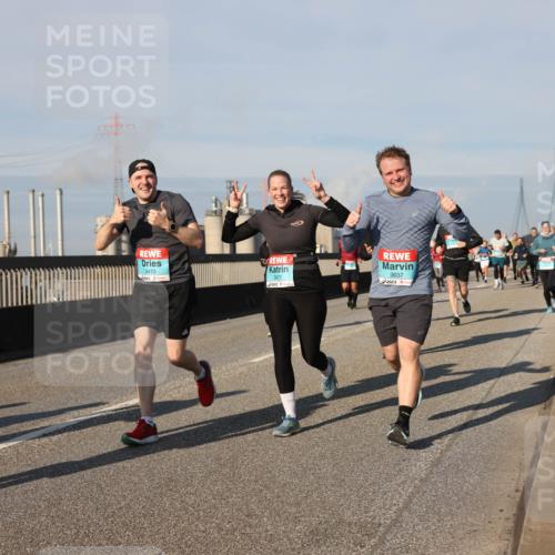 03.10.2025 - Köhlbrandbrückenlauf Lena Gebhardt http://msf.ph/oto/9138114 03.10.2025 09:55:55 Position 2 7200, 3470, 3471, 3037 meine-sportfotos.de