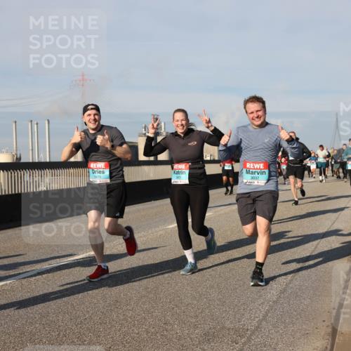 03.10.2025 - Köhlbrandbrückenlauf Lena Gebhardt http://msf.ph/oto/9138116 03.10.2025 09:55:55 Position 2 3470, 3471, 3037 meine-sportfotos.de
