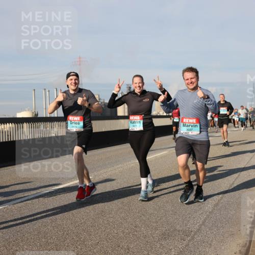 03.10.2025 - Köhlbrandbrückenlauf Lena Gebhardt http://msf.ph/oto/9138128 03.10.2025 09:55:55 Position 2 3470, 3471, 3037 meine-sportfotos.de
