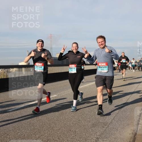 03.10.2025 - Köhlbrandbrückenlauf Lena Gebhardt http://msf.ph/oto/9138136 03.10.2025 09:55:55 Position 2 3470, 3471, 3037 meine-sportfotos.de