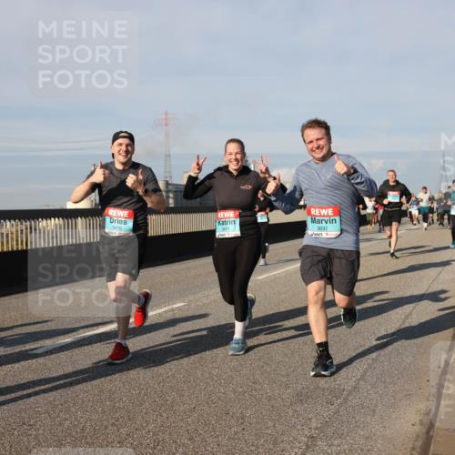 03.10.2025 - Köhlbrandbrückenlauf Lena Gebhardt http://msf.ph/oto/9138138 03.10.2025 09:55:55 Position 2 3470, 3471, 3037 meine-sportfotos.de