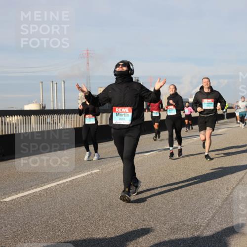 03.10.2025 - Köhlbrandbrückenlauf Lena Gebhardt http://msf.ph/oto/9138171 03.10.2025 09:55:57 Position 2 2093 meine-sportfotos.de
