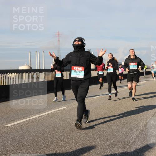 03.10.2025 - Köhlbrandbrückenlauf Lena Gebhardt http://msf.ph/oto/9138174 03.10.2025 09:55:57 Position 2 2093 meine-sportfotos.de