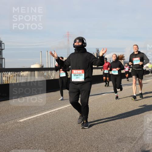 03.10.2025 - Köhlbrandbrückenlauf Lena Gebhardt http://msf.ph/oto/9138186 03.10.2025 09:55:57 Position 2 2093 meine-sportfotos.de