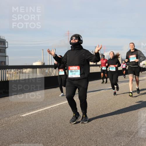 03.10.2025 - Köhlbrandbrückenlauf Lena Gebhardt http://msf.ph/oto/9138191 03.10.2025 09:55:57 Position 2 2093 meine-sportfotos.de