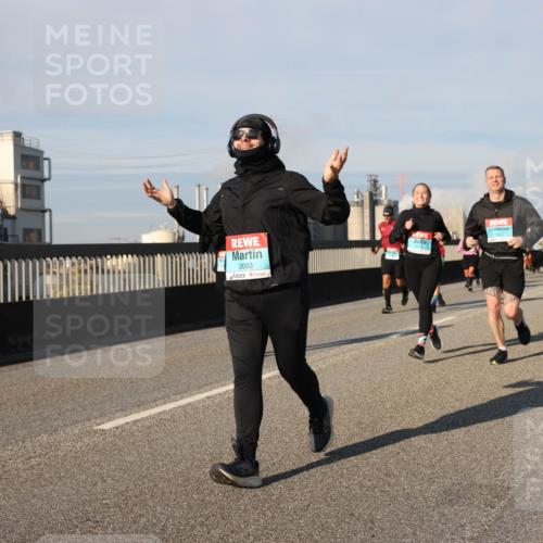 03.10.2025 - Köhlbrandbrückenlauf Lena Gebhardt http://msf.ph/oto/9138204 03.10.2025 09:55:57 Position 2 2093 meine-sportfotos.de