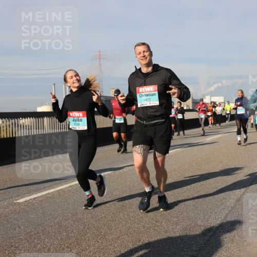 03.10.2025 - Köhlbrandbrückenlauf Lena Gebhardt http://msf.ph/oto/9138240 03.10.2025 09:55:59 Position 2 3134, 3473 meine-sportfotos.de
