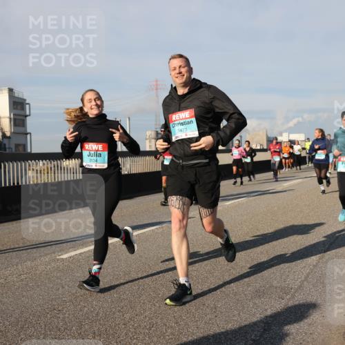 03.10.2025 - Köhlbrandbrückenlauf Lena Gebhardt http://msf.ph/oto/9138251 03.10.2025 09:55:59 Position 2 1204, 3134, 3473 meine-sportfotos.de