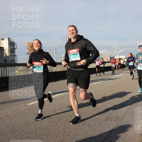 03.10.2025 - Köhlbrandbrückenlauf Lena Gebhardt http://msf.ph/oto/9138254 03.10.2025 09:55:59 Position 2 3134, 3473 meine-sportfotos.de