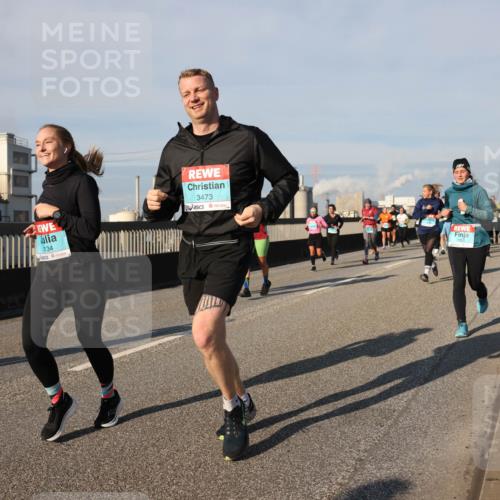 03.10.2025 - Köhlbrandbrückenlauf Lena Gebhardt http://msf.ph/oto/9138263 03.10.2025 09:55:59 Position 2 334, 3473 meine-sportfotos.de