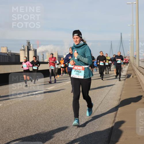 03.10.2025 - Köhlbrandbrückenlauf Lena Gebhardt http://msf.ph/oto/9138273 03.10.2025 09:56:00 Position 2 2953 meine-sportfotos.de