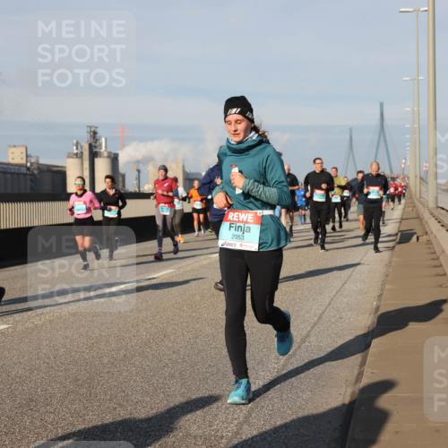 03.10.2025 - Köhlbrandbrückenlauf Lena Gebhardt http://msf.ph/oto/9138276 03.10.2025 09:56:00 Position 2 2953 meine-sportfotos.de