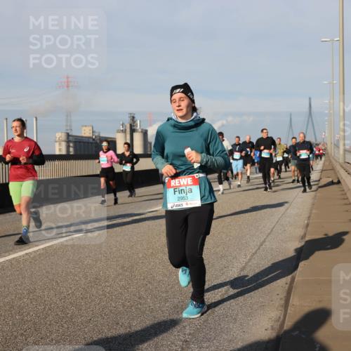 03.10.2025 - Köhlbrandbrückenlauf Lena Gebhardt http://msf.ph/oto/9138289 03.10.2025 09:56:00 Position 2 2953 meine-sportfotos.de