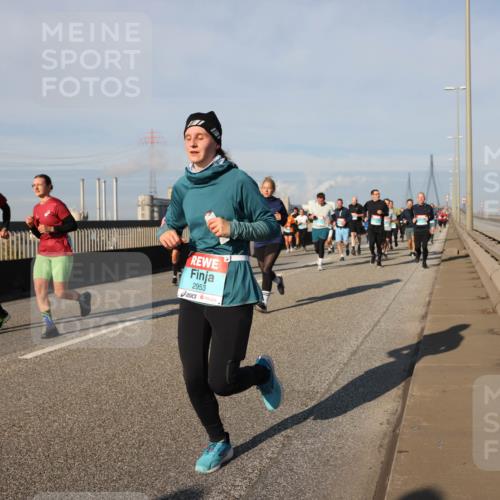 03.10.2025 - Köhlbrandbrückenlauf Lena Gebhardt http://msf.ph/oto/9138302 03.10.2025 09:56:01 Position 2 2953 meine-sportfotos.de