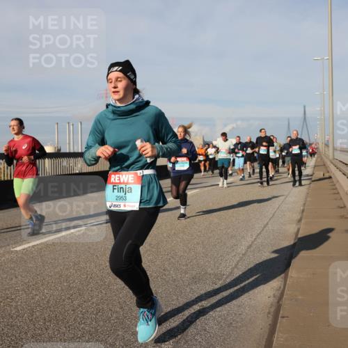 03.10.2025 - Köhlbrandbrückenlauf Lena Gebhardt http://msf.ph/oto/9138309 03.10.2025 09:56:01 Position 2 2953 meine-sportfotos.de