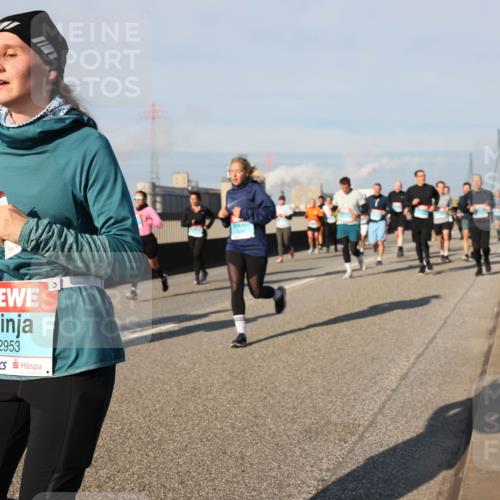 03.10.2025 - Köhlbrandbrückenlauf Lena Gebhardt http://msf.ph/oto/9138312 03.10.2025 09:56:01 Position 2 2953 meine-sportfotos.de