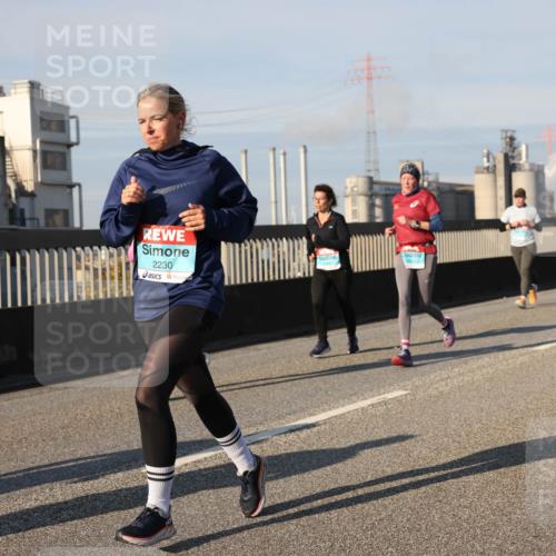 03.10.2025 - Köhlbrandbrückenlauf Lena Gebhardt http://msf.ph/oto/9138327 03.10.2025 09:56:02 Position 2 2230 meine-sportfotos.de