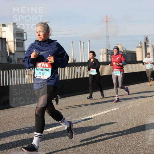 03.10.2025 - Köhlbrandbrückenlauf Lena Gebhardt http://msf.ph/oto/9138330 03.10.2025 09:56:02 Position 2 2230, 169 meine-sportfotos.de