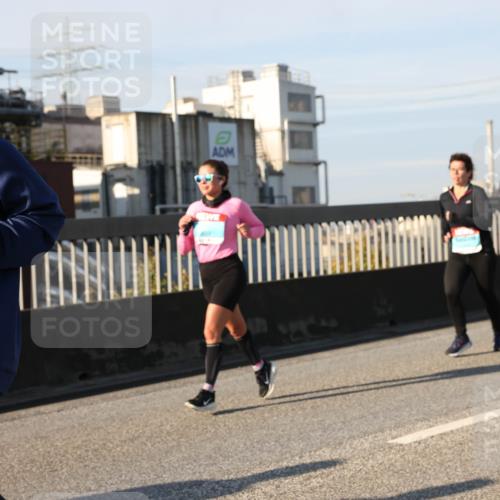 03.10.2025 - Köhlbrandbrückenlauf Lena Gebhardt http://msf.ph/oto/9138338 03.10.2025 09:56:03 Position 2 2230 meine-sportfotos.de