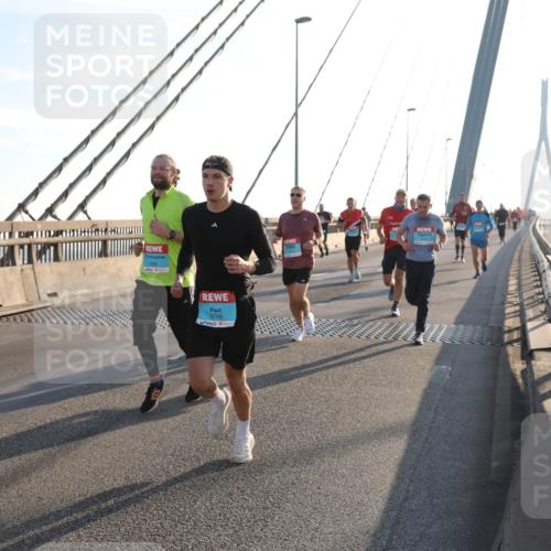 03.10.2025 - Köhlbrandbrückenlauf Yannick Fuchs http://msf.ph/oto/9139682 03.10.2025 08:24:13 Position 2 2889, 3749 meine-sportfotos.de