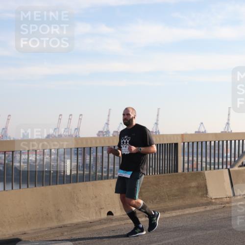 03.10.2025 - Köhlbrandbrückenlauf Yannick Fuchs http://msf.ph/oto/9139750 03.10.2025 08:24:20 Position 2  meine-sportfotos.de