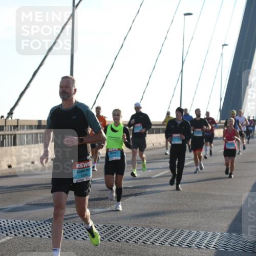 03.10.2025 - Köhlbrandbrückenlauf Yannick Fuchs http://msf.ph/oto/9140304 03.10.2025 08:25:00 Position 2 1056 meine-sportfotos.de