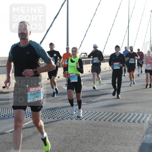 03.10.2025 - Köhlbrandbrückenlauf Yannick Fuchs http://msf.ph/oto/9140308 03.10.2025 08:25:00 Position 2 1056, 3454 meine-sportfotos.de