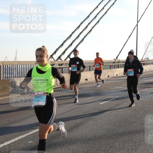 03.10.2025 - Köhlbrandbrückenlauf Yannick Fuchs http://msf.ph/oto/9140324 03.10.2025 08:25:02 Position 2 50, 2024, 3454 meine-sportfotos.de