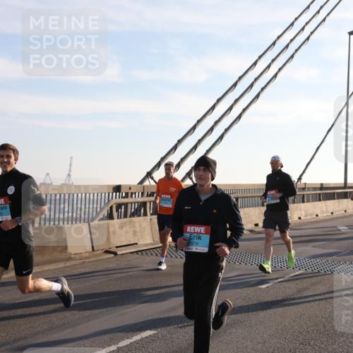 03.10.2025 - Köhlbrandbrückenlauf Yannick Fuchs http://msf.ph/oto/9140328 03.10.2025 08:25:03 Position 2 3183, 1216 meine-sportfotos.de
