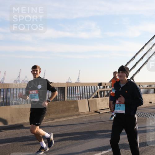 03.10.2025 - Köhlbrandbrückenlauf Yannick Fuchs http://msf.ph/oto/9140331 03.10.2025 08:25:03 Position 2 3183, 1216 meine-sportfotos.de