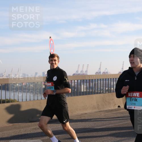 03.10.2025 - Köhlbrandbrückenlauf Yannick Fuchs http://msf.ph/oto/9140339 03.10.2025 08:25:04 Position 2 1216 meine-sportfotos.de