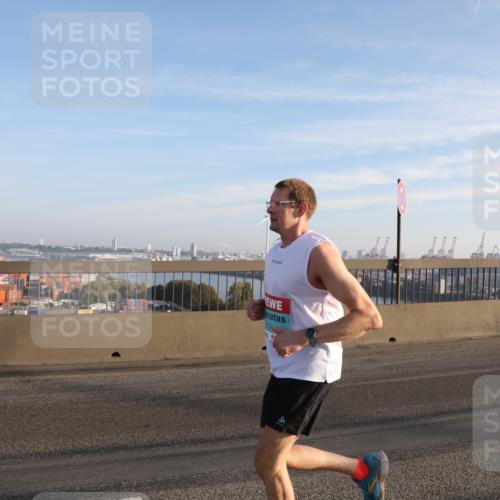 03.10.2025 - Köhlbrandbrückenlauf Yannick Fuchs http://msf.ph/oto/9140394 03.10.2025 08:25:10 Position 2 117 meine-sportfotos.de