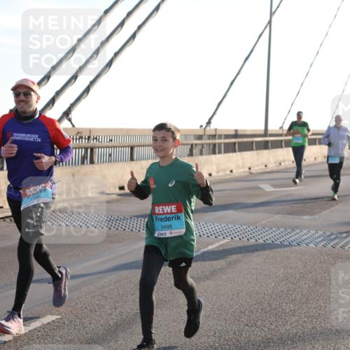 03.10.2025 - Köhlbrandbrückenlauf Yannick Fuchs http://msf.ph/oto/9140417 03.10.2025 08:25:13 Position 2 106, 3498 meine-sportfotos.de