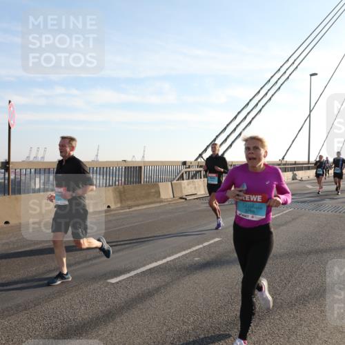 03.10.2025 - Köhlbrandbrückenlauf Yannick Fuchs http://msf.ph/oto/9140606 03.10.2025 08:25:27 Position 2 3766 meine-sportfotos.de