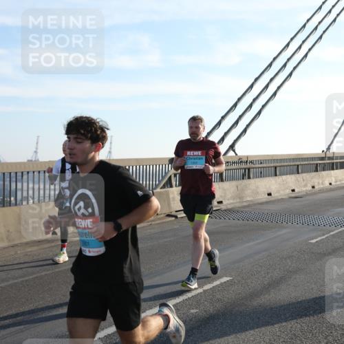 03.10.2025 - Köhlbrandbrückenlauf Yannick Fuchs http://msf.ph/oto/9140688 03.10.2025 08:25:33 Position 2 2901, 1309 meine-sportfotos.de