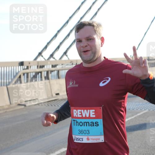 03.10.2025 - Köhlbrandbrückenlauf Yannick Fuchs http://msf.ph/oto/9140702 03.10.2025 08:25:35 Position 2 3603 meine-sportfotos.de