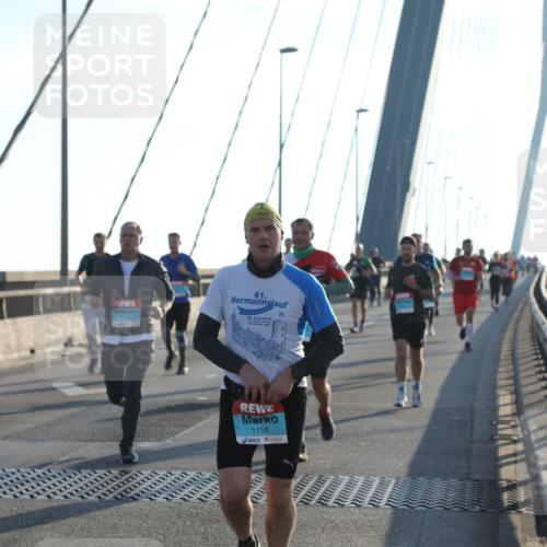 03.10.2025 - Köhlbrandbrückenlauf Yannick Fuchs http://msf.ph/oto/9140724 03.10.2025 08:25:36 Position 2 41, 29, 2012, 33, 1116 meine-sportfotos.de