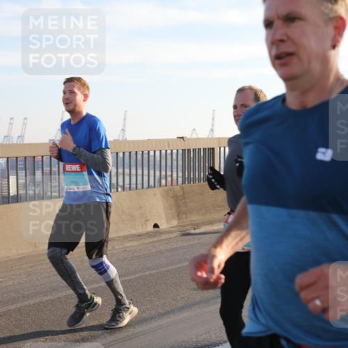 03.10.2025 - Köhlbrandbrückenlauf Yannick Fuchs http://msf.ph/oto/9140818 03.10.2025 08:25:42 Position 2 3830 meine-sportfotos.de