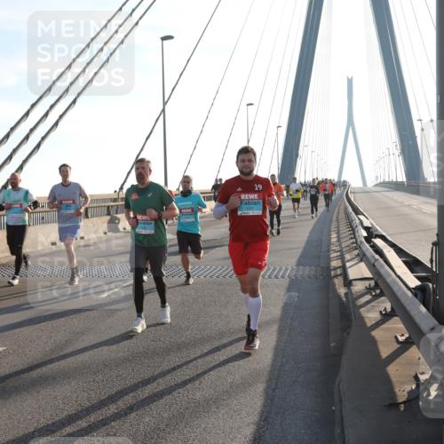 03.10.2025 - Köhlbrandbrückenlauf Yannick Fuchs http://msf.ph/oto/9140824 03.10.2025 08:25:43 Position 2 19 meine-sportfotos.de
